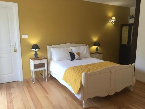 Ein Bett oder Betten in einem Zimmer der Unterkunft Auberge des Pensées