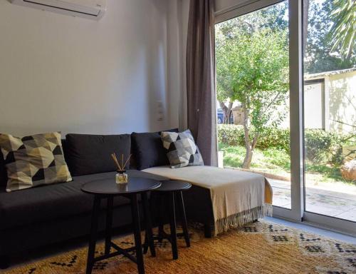 Glyfada Maisonette by Taurus