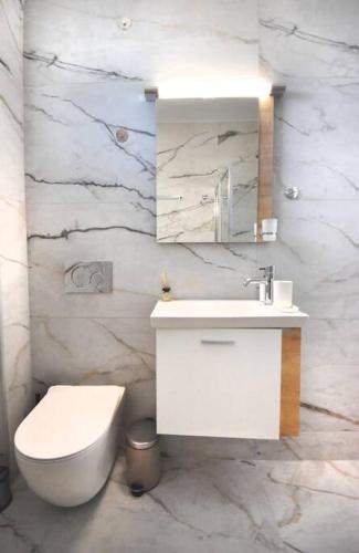 Glyfada Maisonette by Taurus