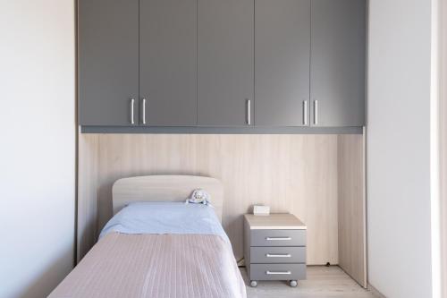 a small bedroom with a bed and white cabinets at residence borgo secolo in Peschiera del Garda