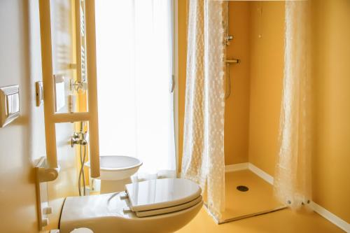 a bathroom with a toilet and a shower at Nomad Hostel in Treviso