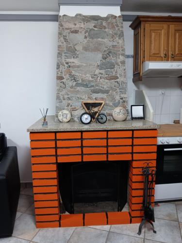 a fireplace in a kitchen with a stone wall at Recanto da Pedra in Linhares