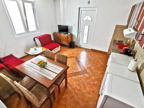 Ruang duduk di Apartmani Kenova 2