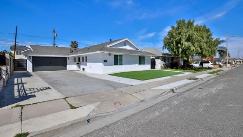 a house on the side of a street at H&H Modern Lux 4BD 1 King Suite 3 Queen SoCal Disney in Westminster