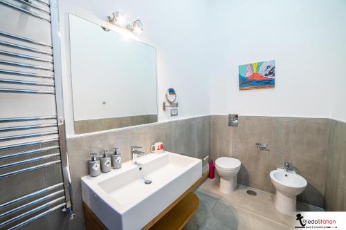 Ένα μπάνιο στο ToledoStation B&B