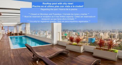 vistas a la ciudad desde el techo de un edificio en ALU Apartments - Limit with Miraflores Panoramic City View, en Lima
