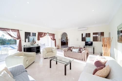 Casa Ferrel - Luxury 9 Bedroom Villa with Indoor & Outdoor Pools
