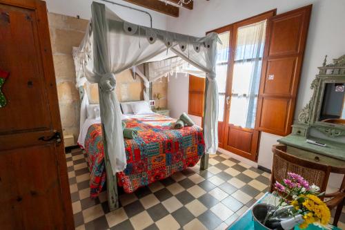 Postel nebo postele na pokoji v ubytování Ibiza Boutique Guest House
