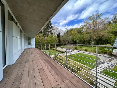 a balcony with a view of a yard at Villa am See mit privatem Seezugang in Meersburg