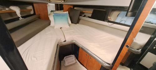 a small bed in the back of a boat at HEBERGEMENT Bateau à Quai in Avignon