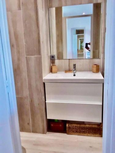 a bathroom with a sink and a mirror at studio :paradise beach in Anse Marcel 