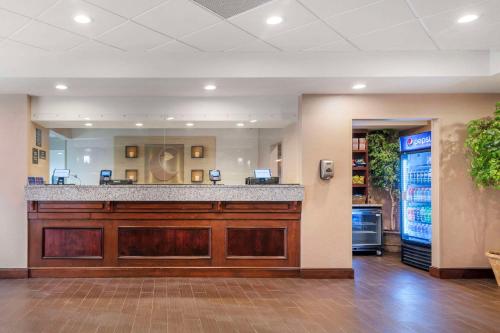 Лобби или стойка регистрации в Comfort Inn & Suites Dover-Portsmouth