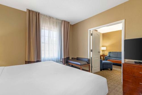 Кровать или кровати в номере Comfort Inn & Suites Dover-Portsmouth
