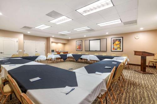 Бизнес-центр и/или конференц-зал в Comfort Inn & Suites Dover-Portsmouth