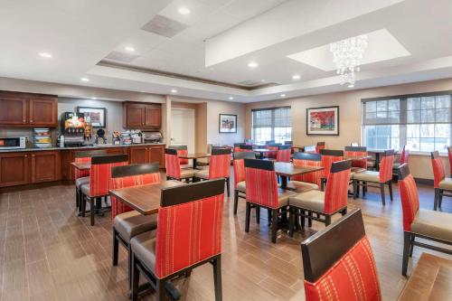 Ресторан / где поесть в Comfort Inn & Suites Dover-Portsmouth