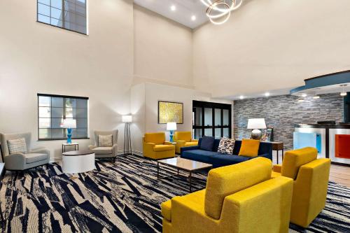 Posezení v ubytování Comfort Suites Bastrop