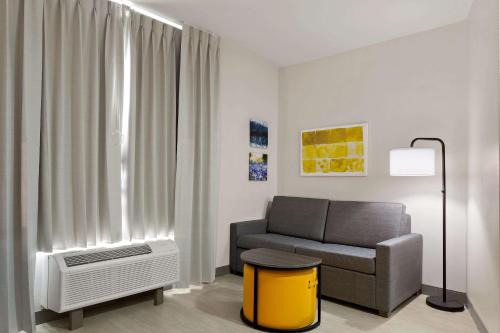 Posezení v ubytování Comfort Suites Bastrop