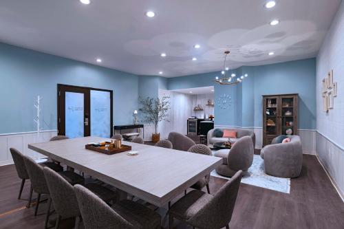 Χώρος καθιστικού στο Sonesta White Plains Downtown