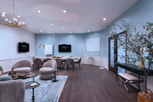 Μια τηλεόραση ή/και κέντρο ψυχαγωγίας στο Sonesta White Plains Downtown