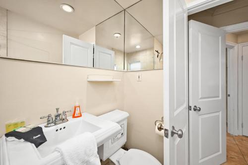 Ένα μπάνιο στο 514 E Oceanfront B