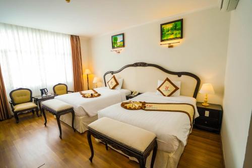 Ένα ή περισσότερα κρεβάτια σε δωμάτιο στο Hoa Binh 1 Hotel