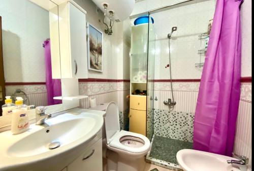 Ένα μπάνιο στο Blloku Apartment