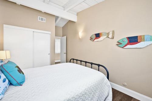 Katil atau katil-katil dalam bilik di Stunning Oceanfront Retreat in Newport Beach