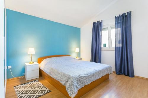 Apartments by the sea Rogoznica - 22241