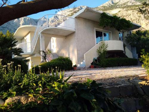 Apartments with parking spaces Makarska - 22490