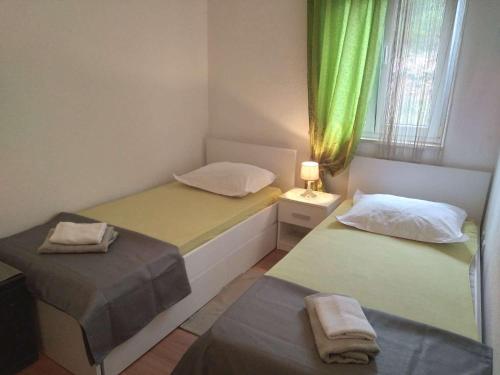 Apartments with parking space Makarska - 22490