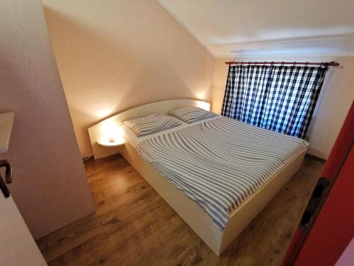 Apartments with parking space Crikvenica - 22516