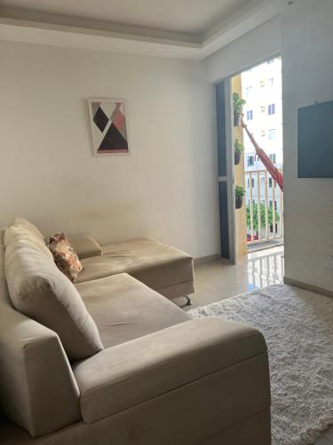 a living room with a couch and a tv at Apartamento centro de Paulista-Pe in Paulista