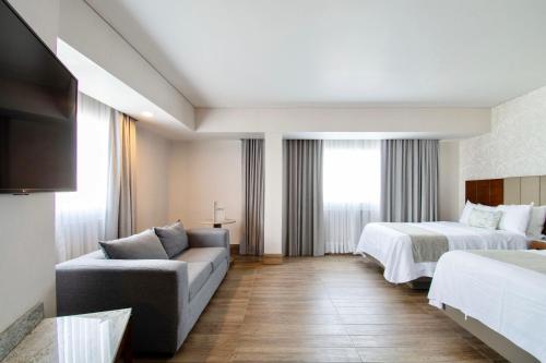 Postel nebo postele na pokoji v ubytování Hotel Plaza Diana