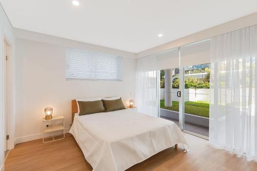 Postel nebo postele na pokoji v ubytování Eden Apartments Unit 102