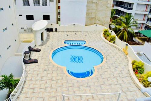 a swimming pool on top of a building at Santa Marta Apartamentos - Brisas Marina in Santa Marta
