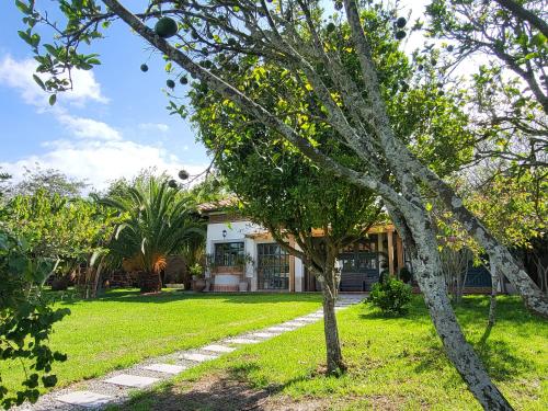 a house with a tree in the front yard at Quinta Paolita in Tumbabiro