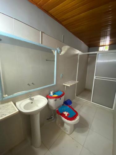 a bathroom with a sink and a toilet and a shower at HERMOSA CASA CAMPESTRE EN SANTA MARTA in Santa Marta