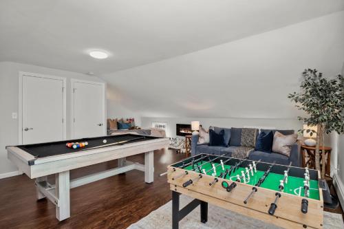 Τραπέζι μπιλιάρδου στο Waterview house walking distance from Cove Beach-5 mins to downtown-only 40 min to NYC