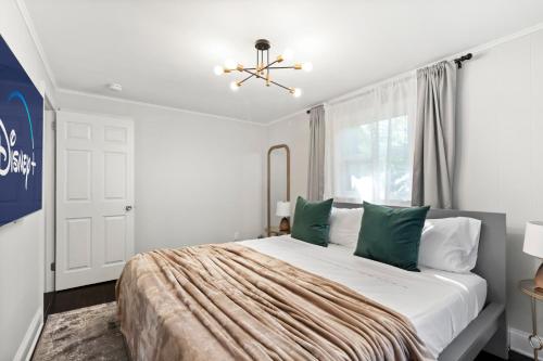 a bedroom with a large bed with green pillows at New Beach Home near Stamford Downtown/Shippan in Stamford