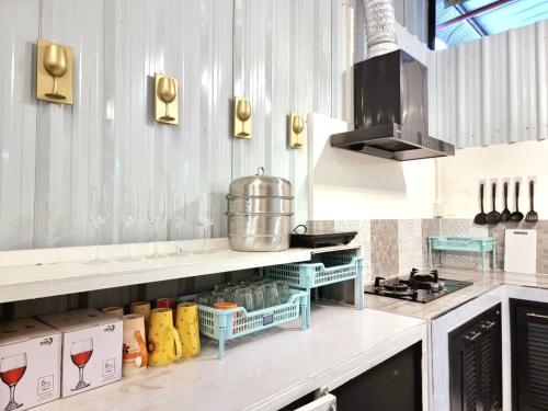 a kitchen with a stove and a counter top at k4 be chill *Wongwianyai BTS_80m*Family&Friend* in Godown
