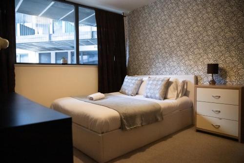 Gallery image of Leeds Vibrant 2 Bedroom Sleeps 4 in Leeds