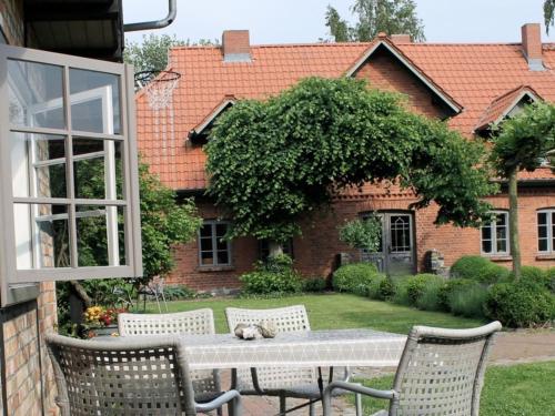 Gallery image of Idyllic farm house with 5 apartments near the Saaler Bodden in Saal