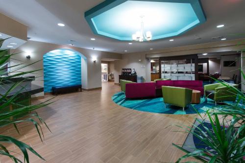 Χώρος καθιστικού στο SpringHill Suites by Marriott Greensboro