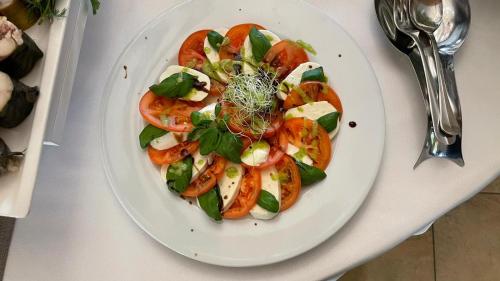 Makanan di atau berdekatan hotel