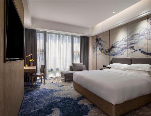 Postel nebo postele na pokoji v ubytování Paco Hotel Jinfeng Metro Guangzhou-Free Shuttle Bus For Canton Fair-Self-service laundry