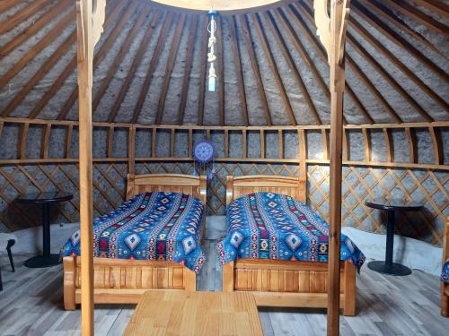 ein Schlafzimmer in einer Jurte mit einem Bett darin in der Unterkunft Apache Eco Camp, Terelj Nationalpark Mongolia in Bayan Bulagiin Hural