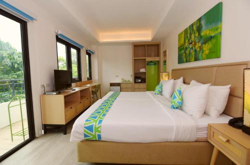 Postel nebo postele na pokoji v ubytování Lime Hotel Boracay