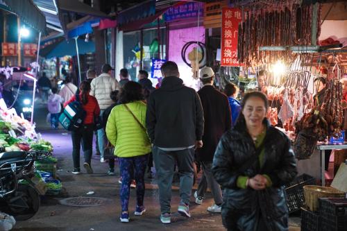 Clients de l'établissement Chengdu Flipflop Hostel - Right Next To Taikooli & Metro - Chill & Social Rooftop Garden Bar - Free Activities - Friendly English Speaking Staff - Tibet, Panda, Buddha & Snow Mountain Tours