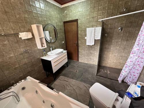 O baie la Kebena spacious room with private jacuzzi and walk in closet