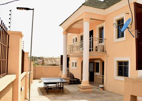 a house with a picnic table in a courtyard at T'S PLACE APARTMENT in Abeokuta